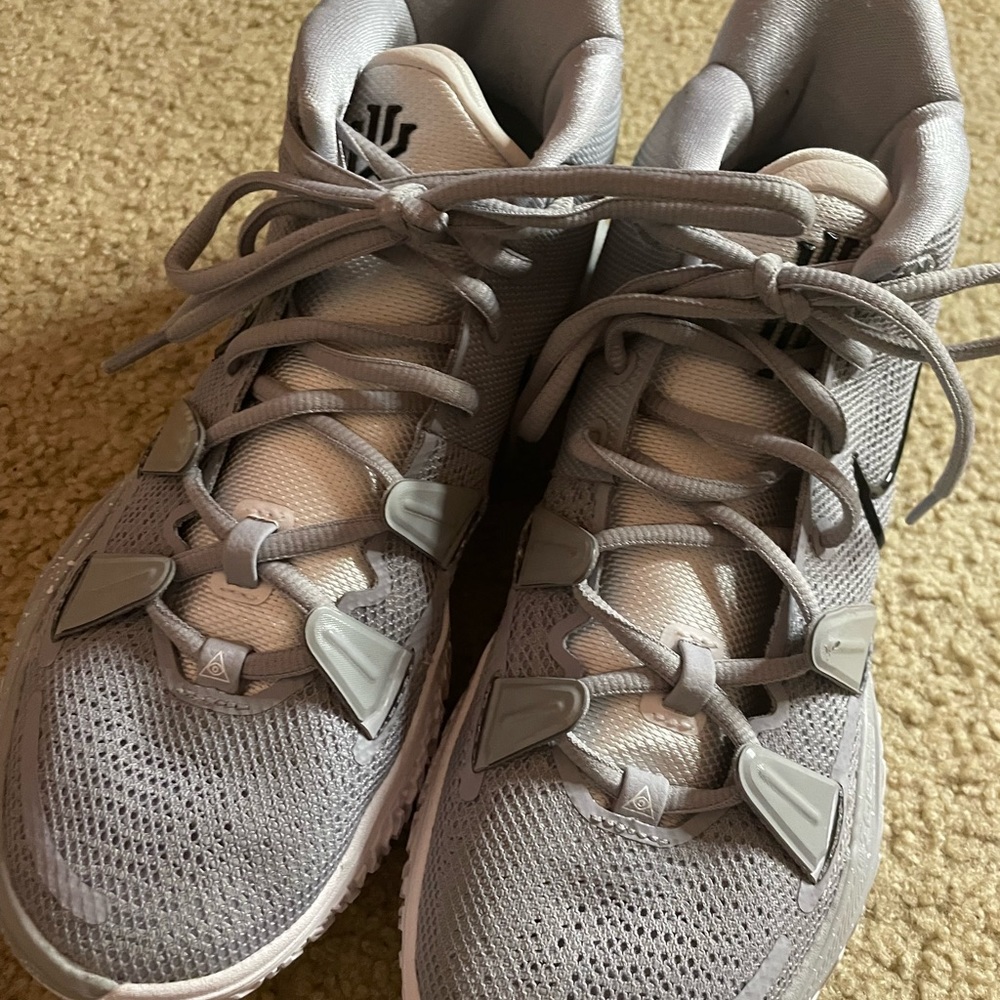 NIKE kyrie grey basketball shoes